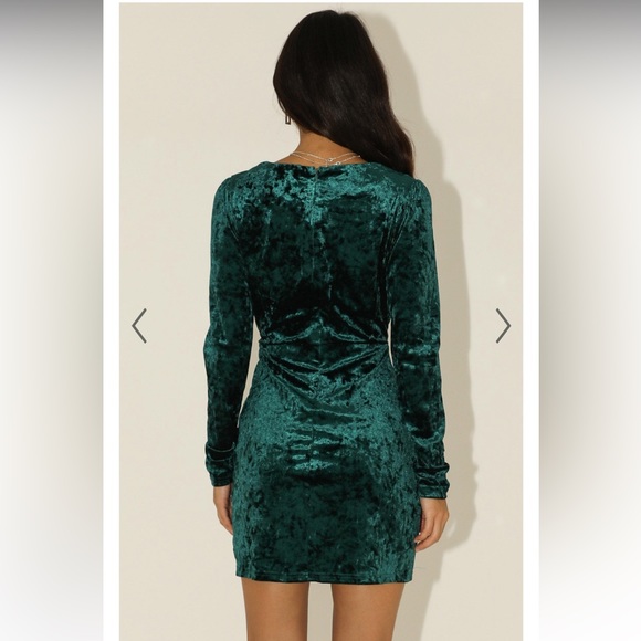 LIMO SONG DRESS IN EMERALD GREEN VELVET - Picture 6 of 8